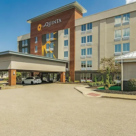 La Quinta By Wyndham Cleveland Airport West Hotel